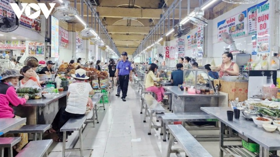 Da Nang steps up food safety efforts for 2025 International Fireworks Festival